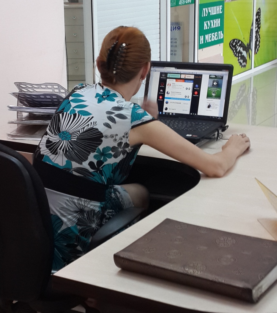 Чем занят продавец.jpg